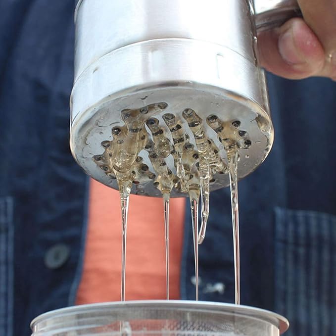 Yosoo Handheld Honey Presser, Stainless Steel Manual Honey Extractor for Beekeeping, Portable Tool with Stainless Steel Filter, Small Size and Easy Operation, Perfect for Beekeepers